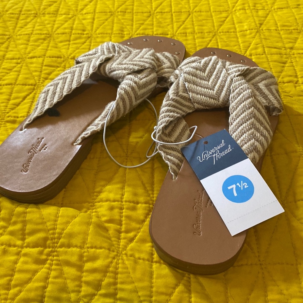 Universal thread Summer Sandals 

Size 7.5